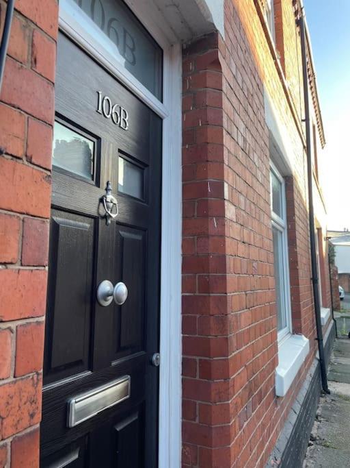Holiday home Hoole House- Bright And Modern 2 Bedroom House, Close To Train Station And The Centre