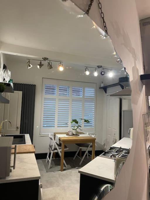 Holiday home Hoole House- Bright And Modern 2 Bedroom House, Close To Train Station And The Centre *