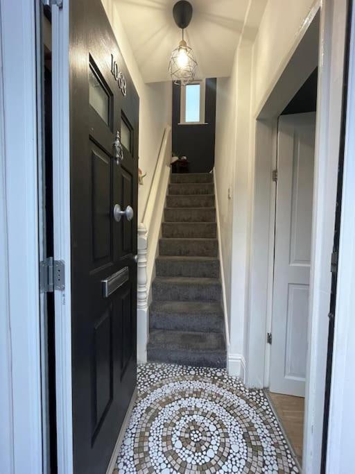 Hoole House- Bright And Modern 2 Bedroom House, Close To Train Station And The Centre * Chester