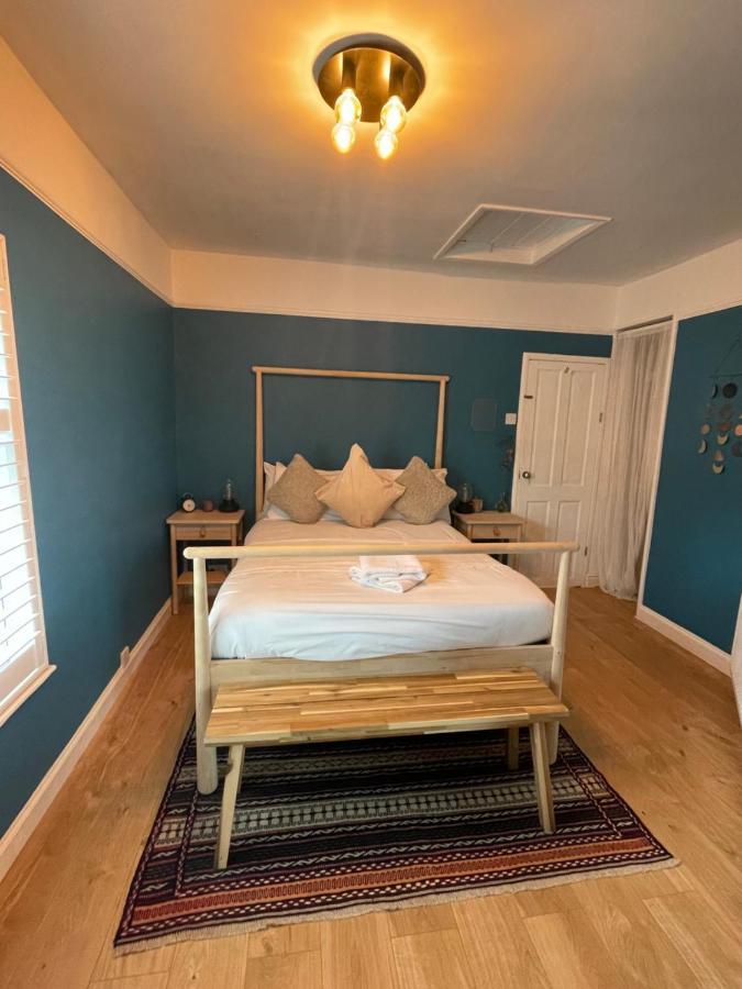 Hoole House- Bright And Modern 2 Bedroom House, Close To Train Station And The Centre Holiday home