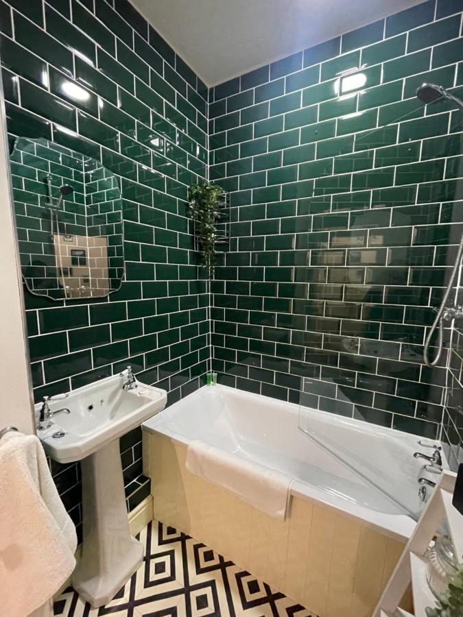 Holiday home Hoole House- Bright And Modern 2 Bedroom House, Close To Train Station And The Centre Chester