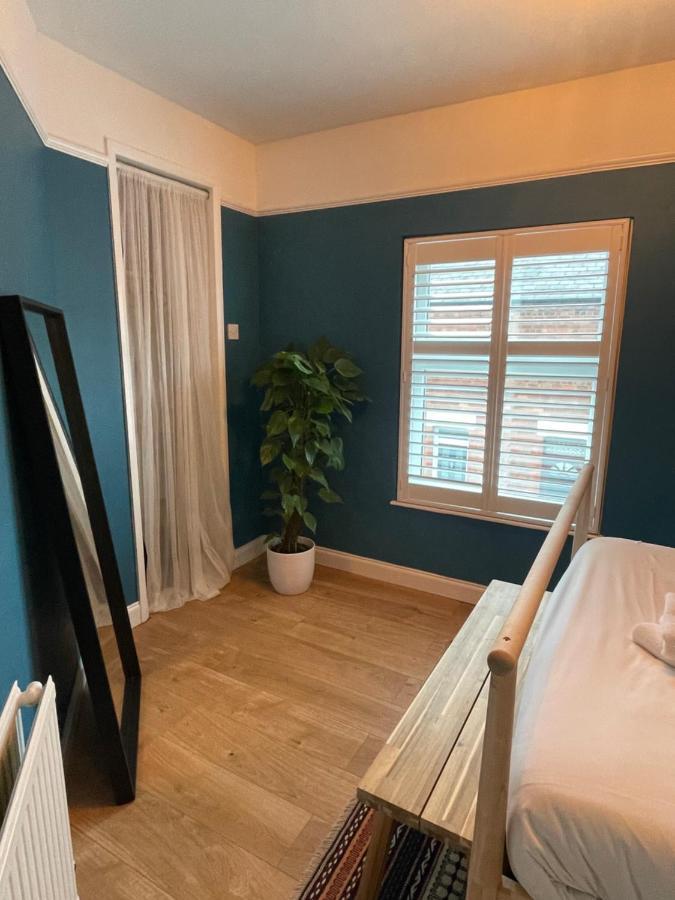 Hoole House- Bright And Modern 2 Bedroom House, Close To Train Station And The Centre Chester