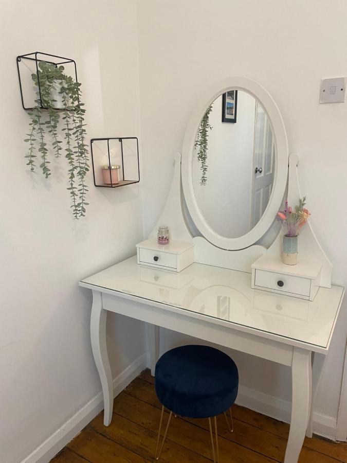 Holiday home Hoole House- Bright And Modern 2 Bedroom House, Close To Train Station And The Centre